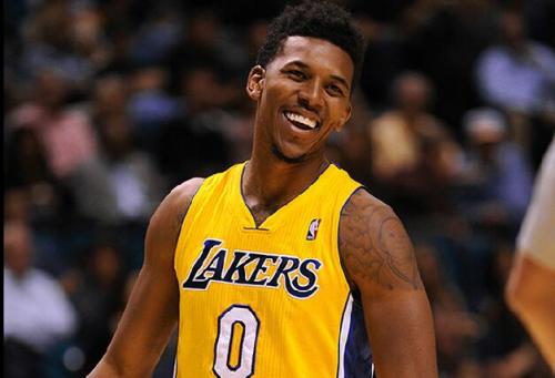 塞尔塔主帅：皇马正变得越来越全面，阿隆索将会取得非凡成就（塞尔塔主帅：皇马日益完善，阿隆索有望成就非凡）