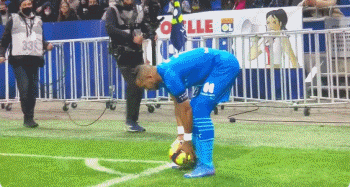 世界杯揭幕战于6月12日凌晨3点进行，墨西哥vs南非