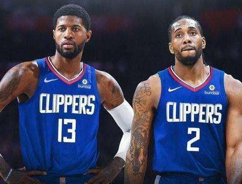 镜报：麦克托米奈上赛季意甲收官战亲签球衣成交价超2.4万欧（镜报称：麦克托米奈上赛季意甲末轮亲签球衣拍卖价超2.4万欧）