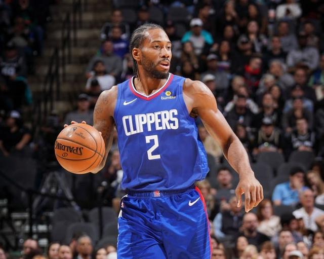 巴萨球员身价变更：拉菲尼亚下跌1000万欧，费尔明涨1000万欧（巴萨球员身价更新：拉菲尼亚下滑1000万欧，费尔明上涨1000万欧）