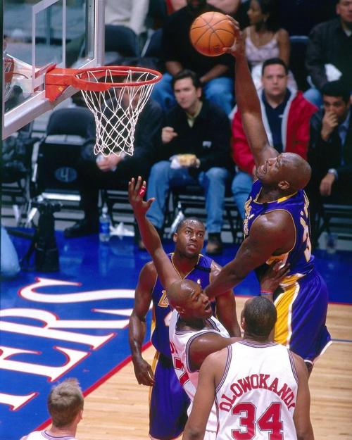 卡什：莱万就该当波兰队长，普罗别日撤他袖标真的很奇怪（卡什：莱万理应担任波兰队长，普罗别日撤下其袖标令人费解）