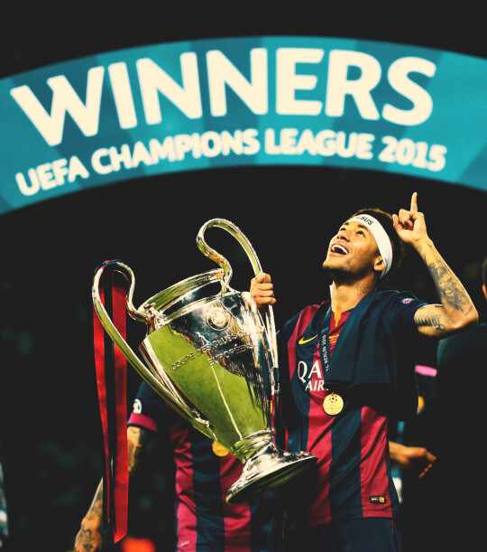 里贝里儿子赛义夫身穿阿尔及利亚球衣自拍，引起热议（里贝里之子赛义夫穿阿尔及利亚球衣晒自拍，引发热议）